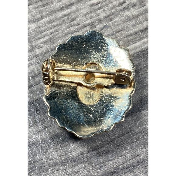 Vintage Faux Turquoise Stone Pin Brooch Gold Tone Scalloped White Enamel - Picture 7 of 9